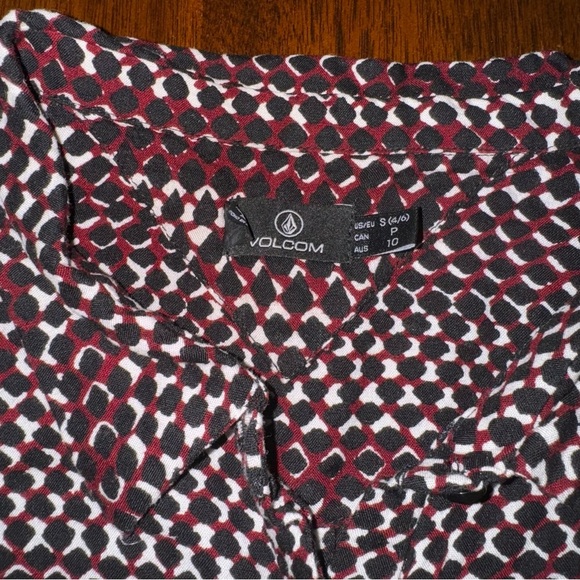 Volcom Stone Resort Button Up Shory Sleeve‎ Burgandy Black Size Small - Picture 3 of 4